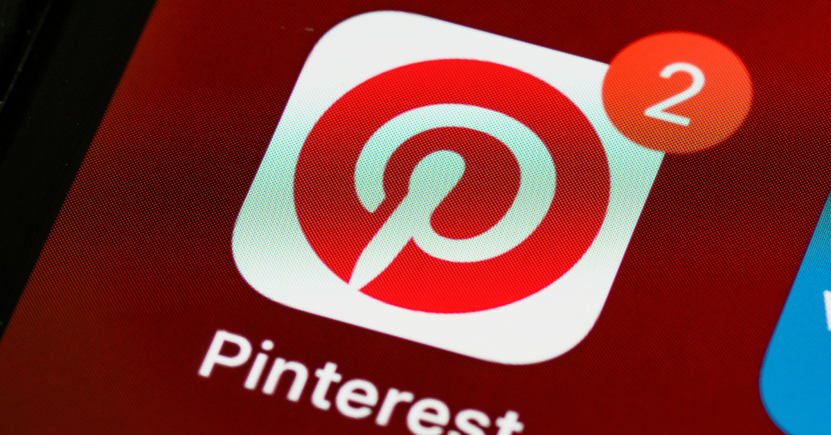 Pinterest icon with notifications for the user.